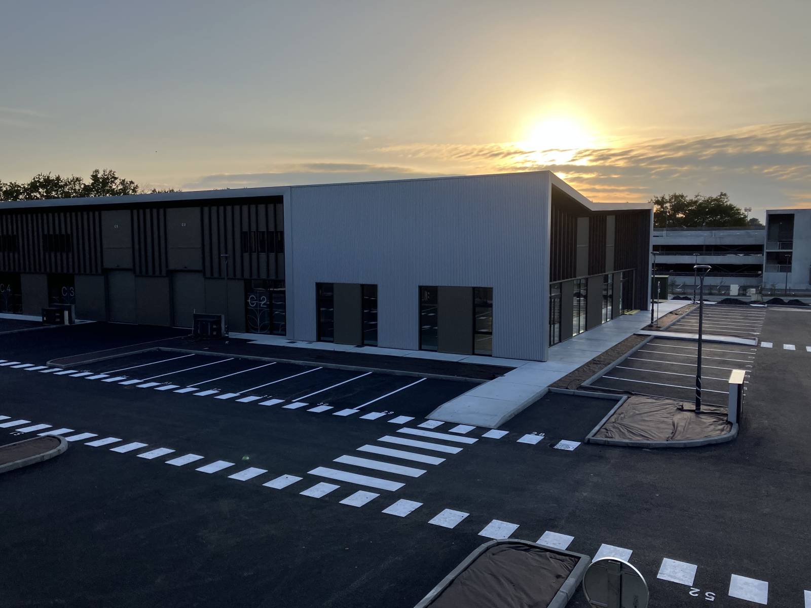 Olea - Livraison parking et bâtiment à charpente métallique