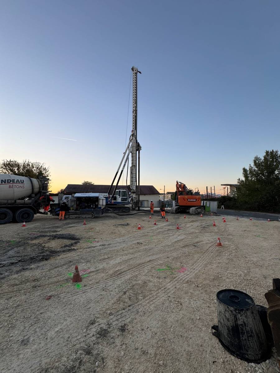 Inclusions rigides, Bordeaux, reconstruction d'un bâtiment industriel