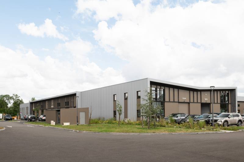 Ensemble de 4 bâtiments industriels